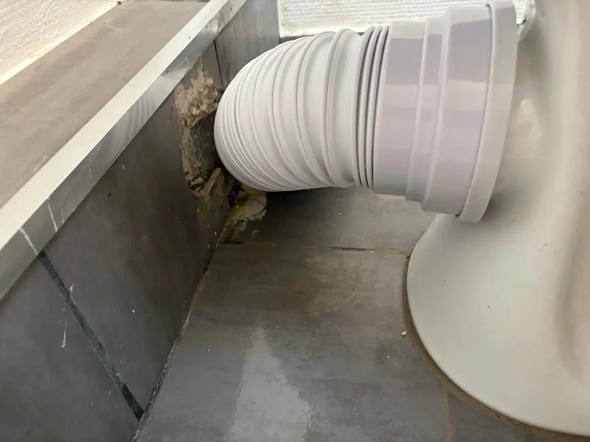 Remplacement d'une pipe de WC