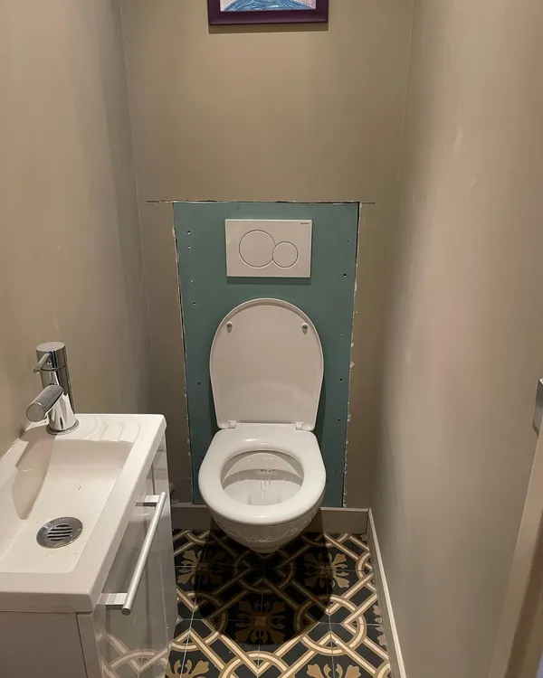 Remplacement d'un bâti suspendu WC